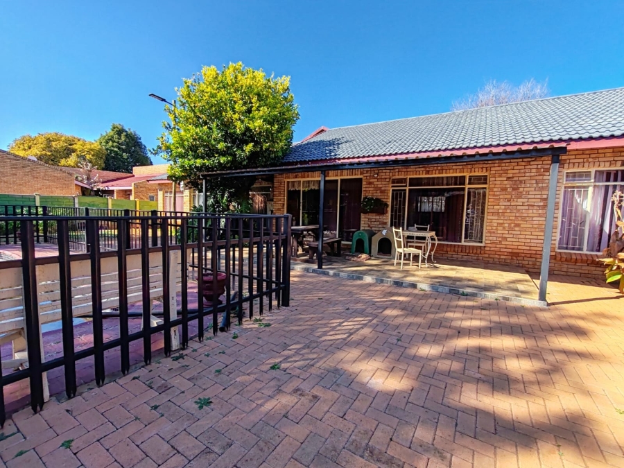 4 Bedroom Property for Sale in Dassie Rand North West